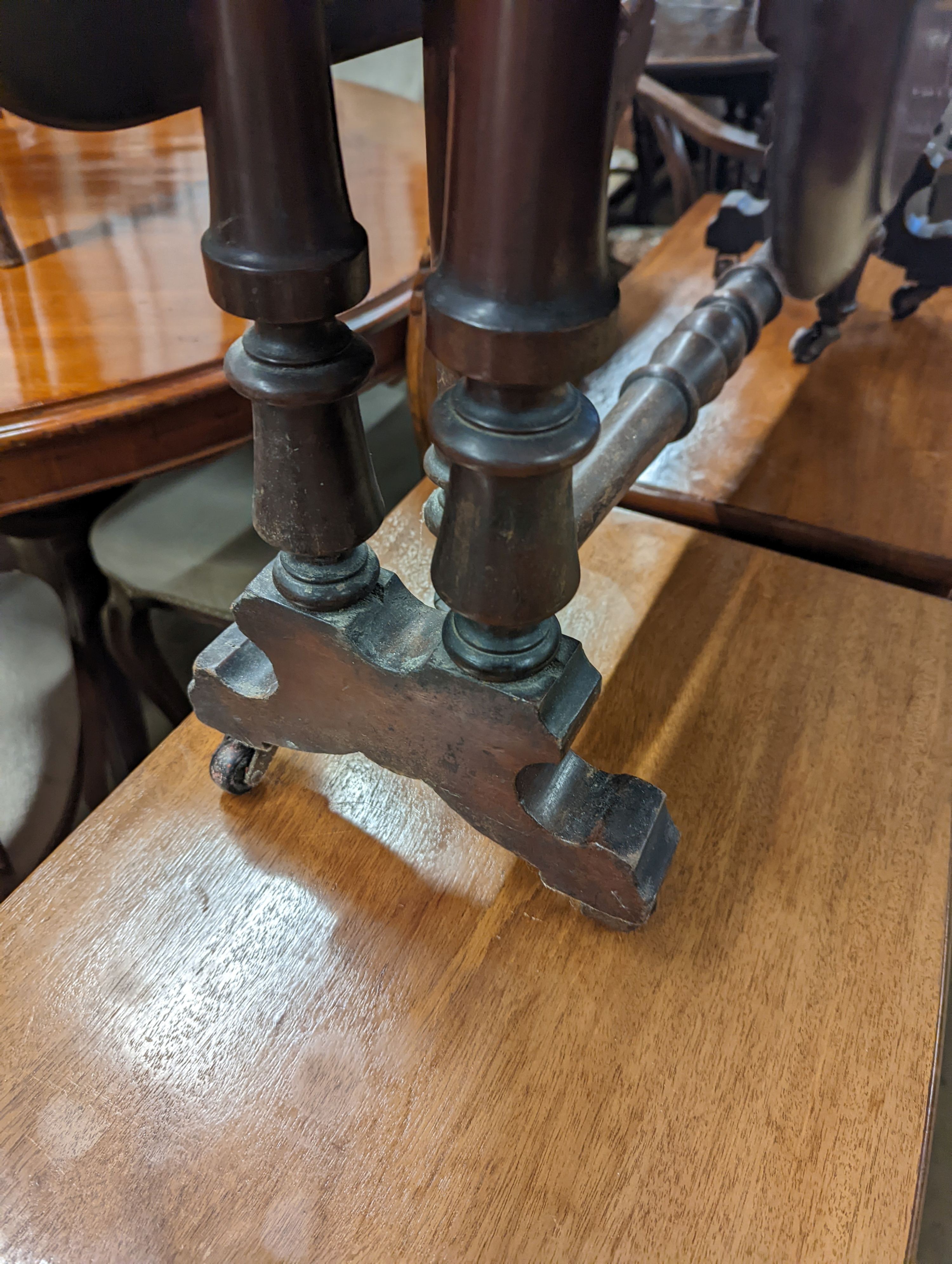 A Victorian mahogany Sutherland table, width 88cm, depth 16cm, height 74cm